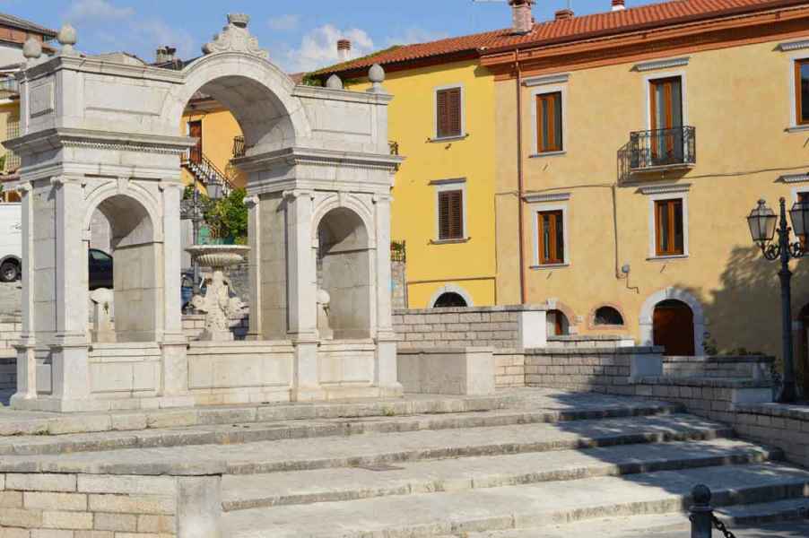 La fontana monumenta a Santa Croce del Sannio