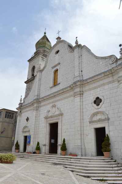 Vista prospettica facciata della Chiesa Madre di Santa Croce del Sannio