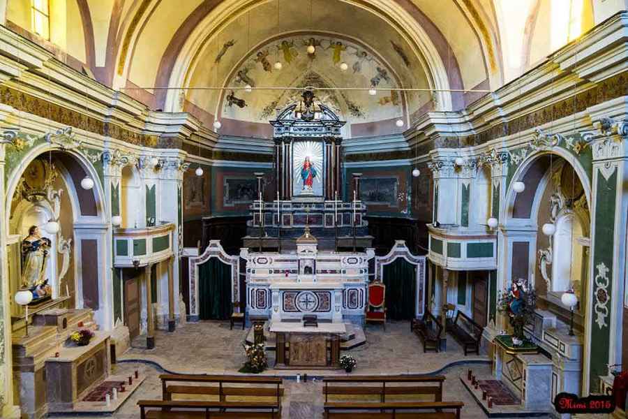 prospetto centrale interno della chiesa di Sant