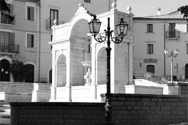 Fontana monumentale little
